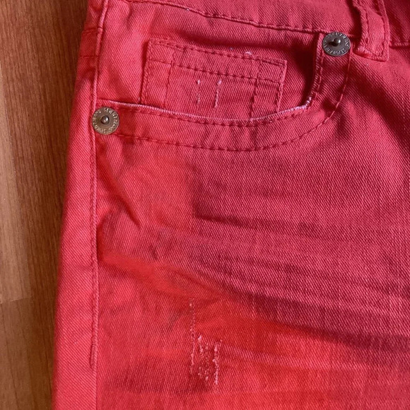 𝅺Seven7 Distressed Cropped Jeans, Coral Color, Size 4‎ - Picture 4 of 12